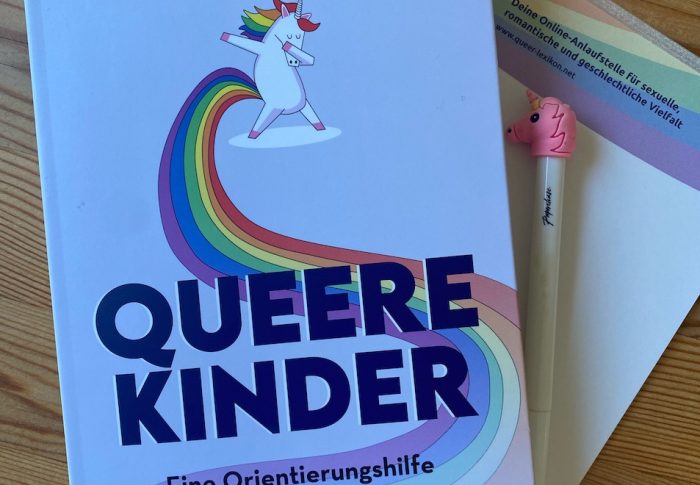 “Queere Kinder. Eine Orientierungshilfe für Familien von LGBTQIA*-Kindern und Jugendlichen” – Eine Rezension