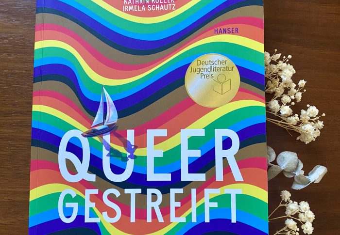 Buchrezension: ‘Queergestreift’ | Queer Lexikon